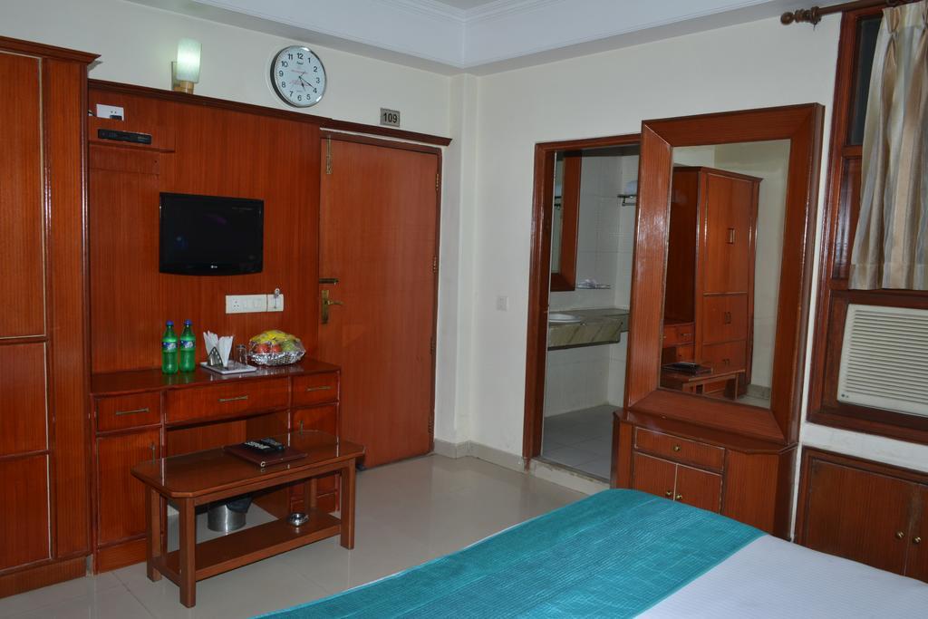 Airport Hotel Vishal Residency Nuova Delhi Esterno foto