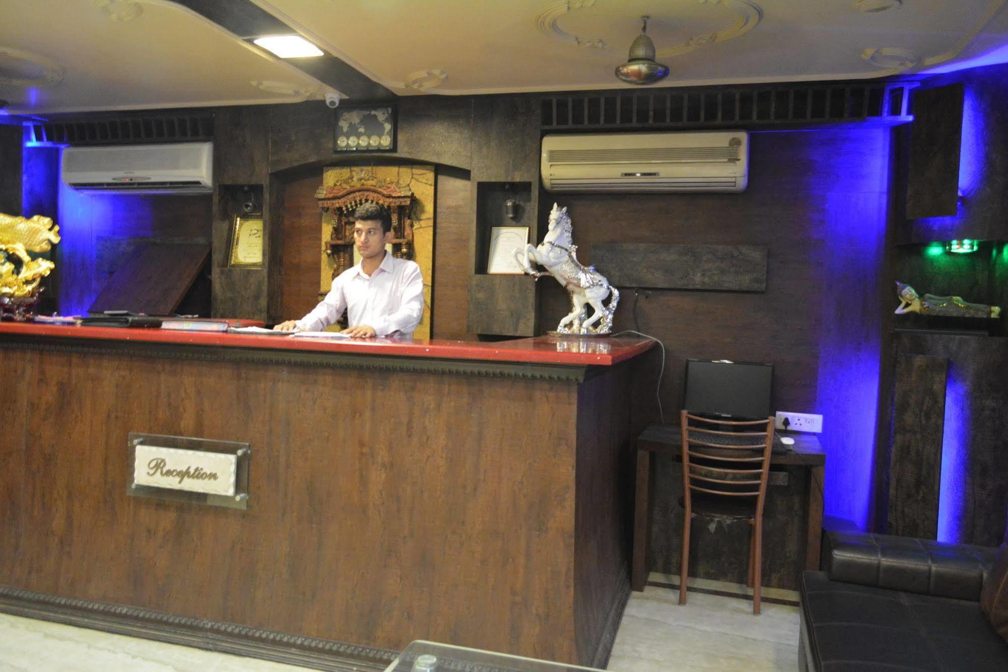 Airport Hotel Vishal Residency Nuova Delhi Esterno foto