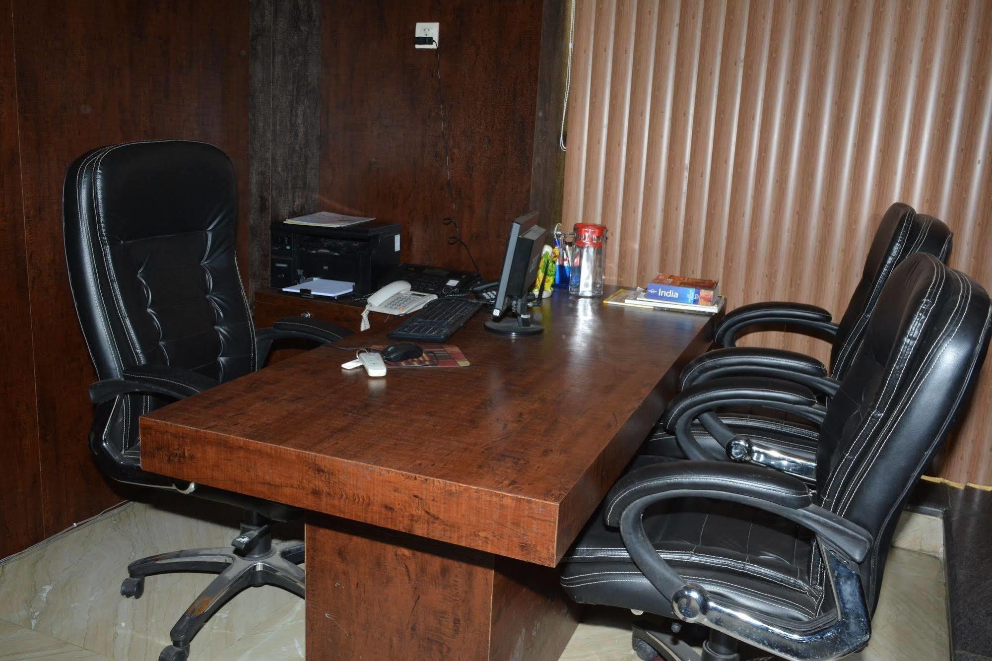 Airport Hotel Vishal Residency Nuova Delhi Esterno foto