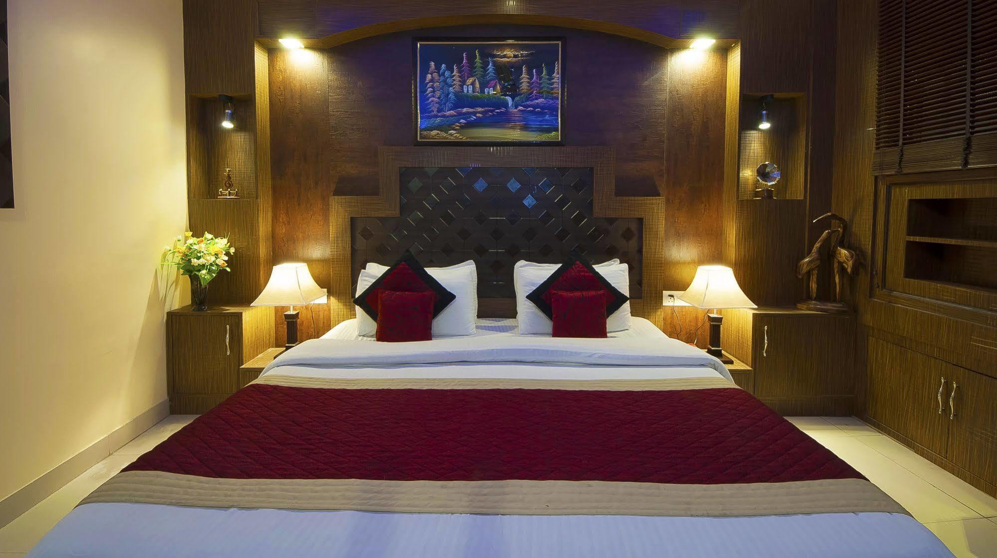 Airport Hotel Vishal Residency Nuova Delhi Esterno foto