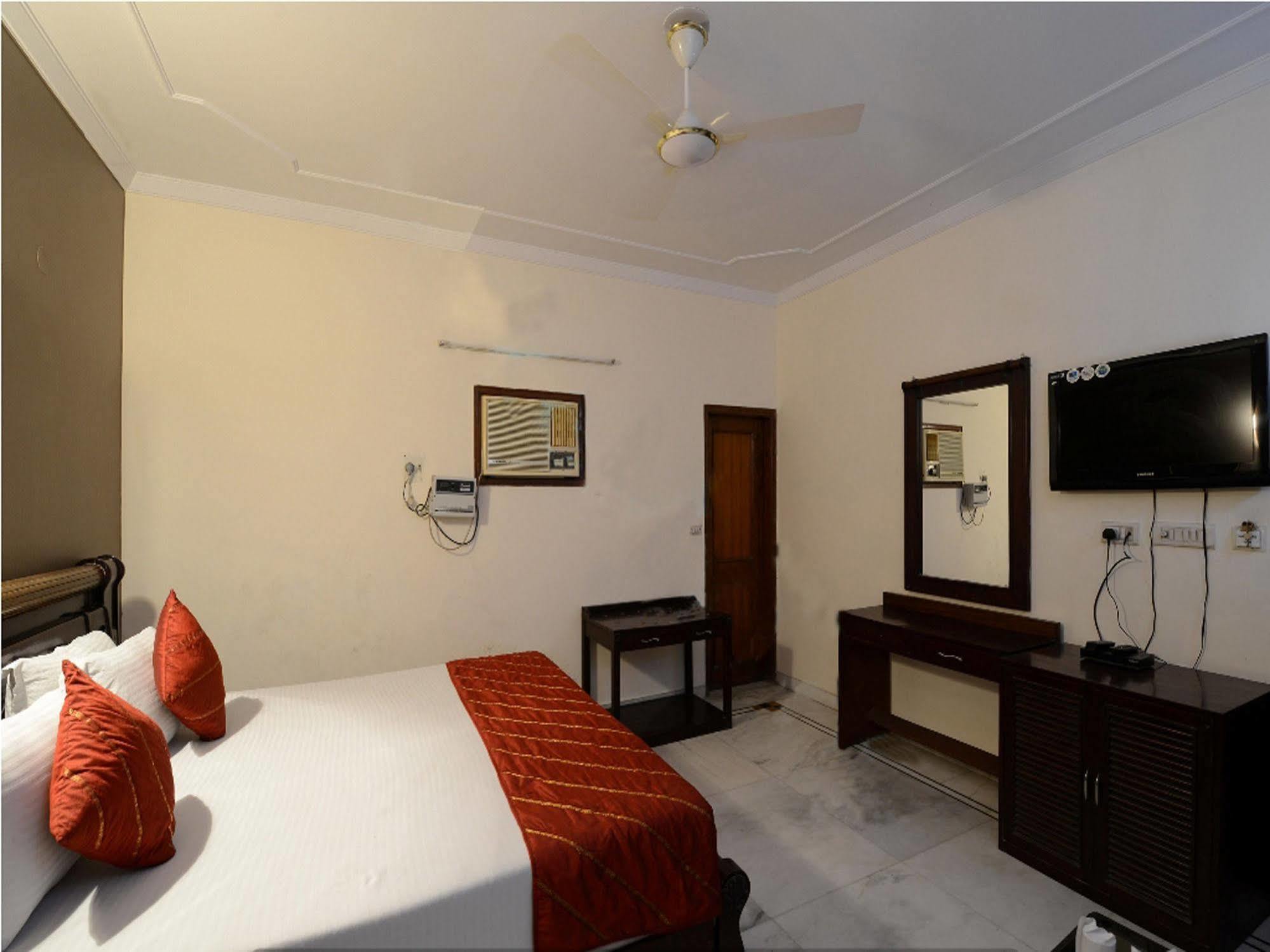 Airport Hotel Vishal Residency Nuova Delhi Esterno foto